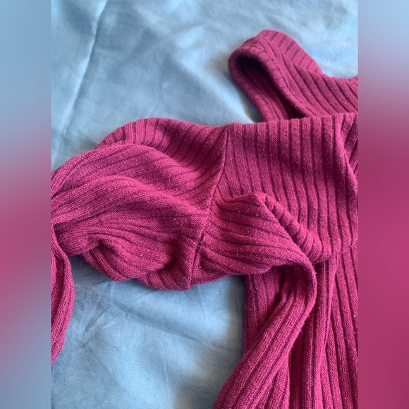 Cherish Women’s Long Sleeve Open Cut Out Shoulders Red Maroon Top - Size Medium - Picture 5 of 9